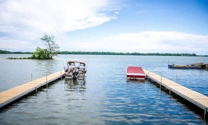 Bloomfield House | The Bloomfield: Westlake Couple's Cottage