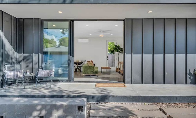 Alhambra House | The Phoenix Sanctuary Guesthouse - Saltwater Pool & Dog Friendly