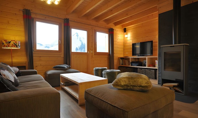 Le Praz de Lys Ski Chalet | Chalet 'Les Amborzales' with Mountain View, Private Garden and Wi-Fi