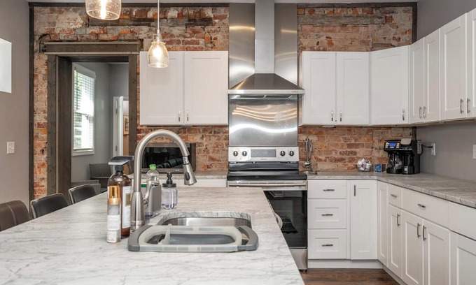 Cincinnati House | The Ruth House – Gorgeous 4 BDR in Desirable Neighborhood, Walk to Xavier U!