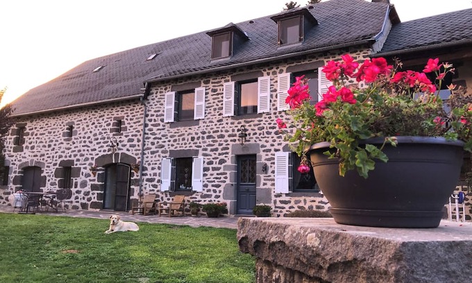 Oradour House | House with exterior