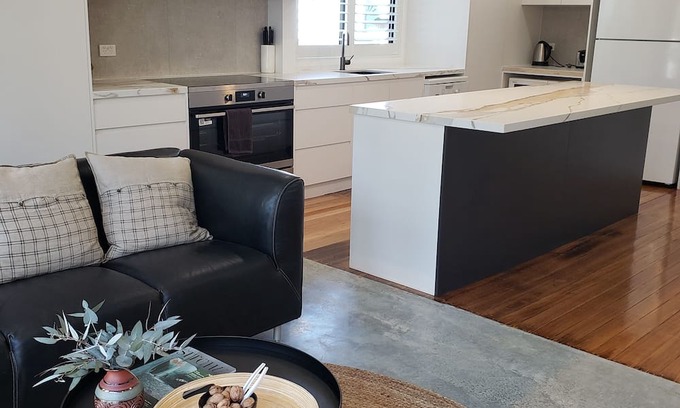 Armidale House | Boutique Cottage on Mann