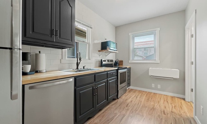 West Central House | Lavina Lounge walkable to downtown!