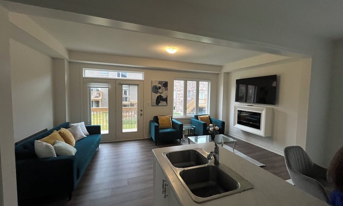 Watertown Apartment | Stunning, BRAND NEW 4BDR Home in Waterdown