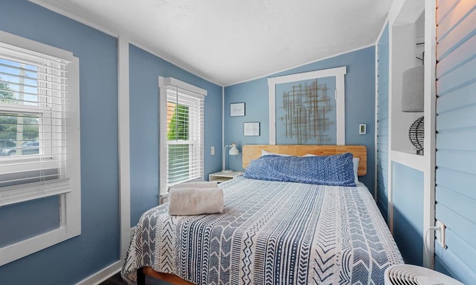 Merion Village Cottage | German Village Beach Bungalow – Chic Studio for 2 Perfect for Couple’s Getaway!