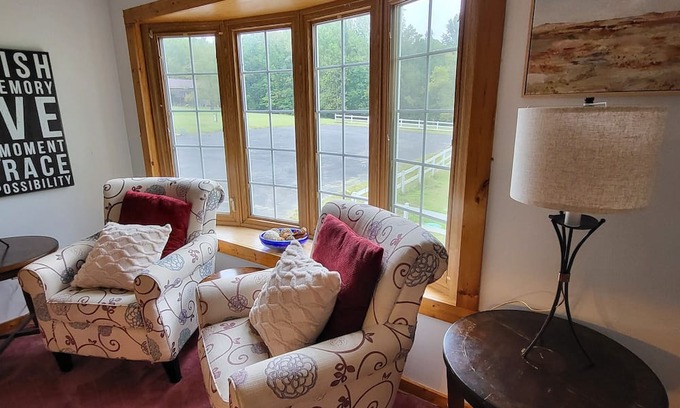 Helen House | Charming countryside 4-bedroom - sleeps 10 - home in Charlotte Hall, MD