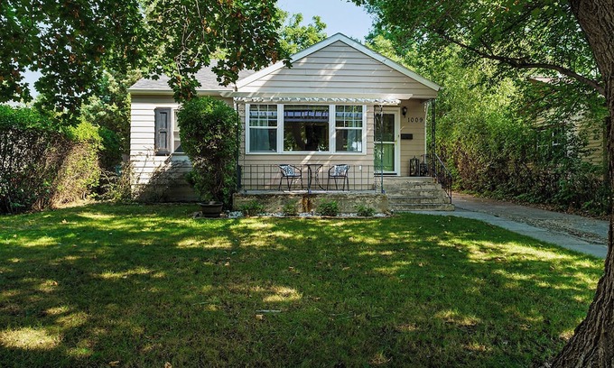 Billings House | NEW Mid-Century 4 Bed 2Bath Home w/PlayRoom