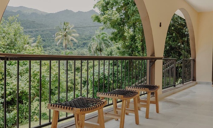 Jimenez House | Hacienda de Claire- Mountain and Beach home, bring the whole family!