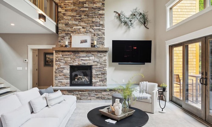 Casco House | Coffee Pond Cottage - Luxury Lake House