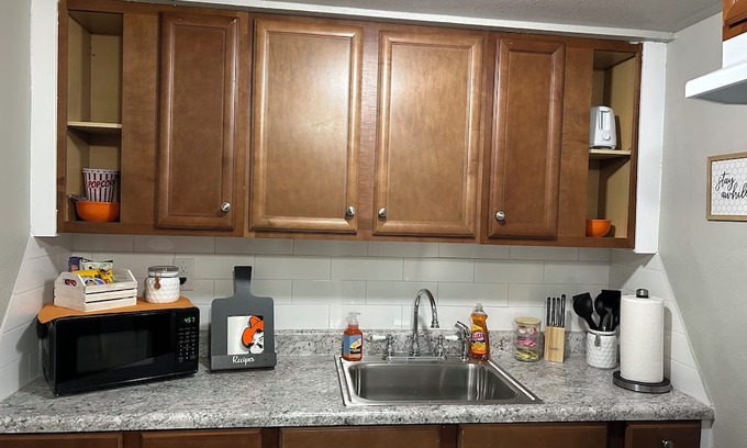 Stillwater Apartment | Cute 1 bed/1bath OSU apartment! Come see Pistol Pete’s Pad!
