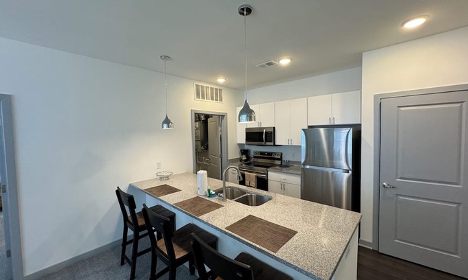 Tuttle West Apartment | Private listing for ARTURO MAR