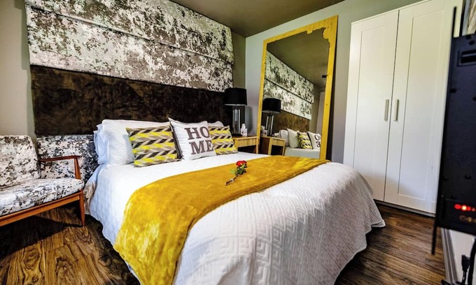 Quinte West House | Brighton escape