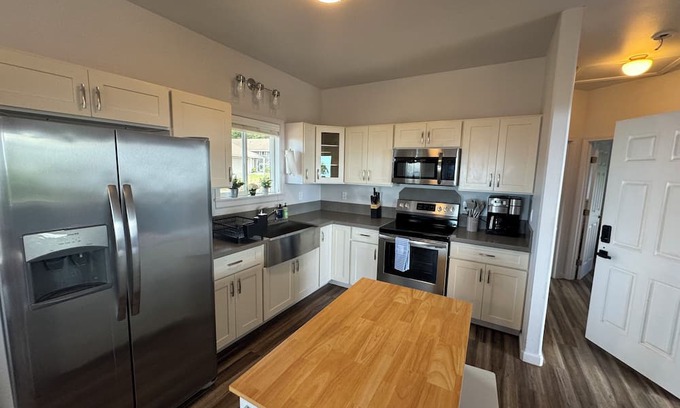 Kula House | Maui Sunset - 2 bedroom cottage, sleeps 6