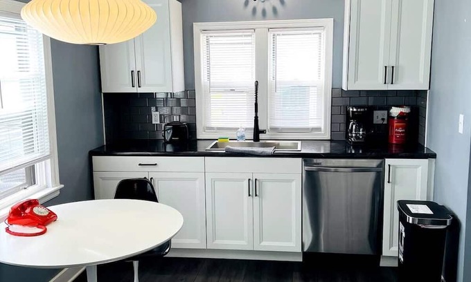 Holland House | Mich MID MOD house