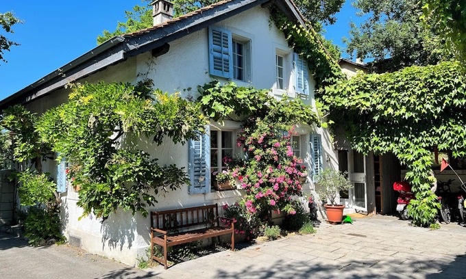 Langgasse-Felsenau House | House with garden on the Aare. Close to the city and traffic-calmed.