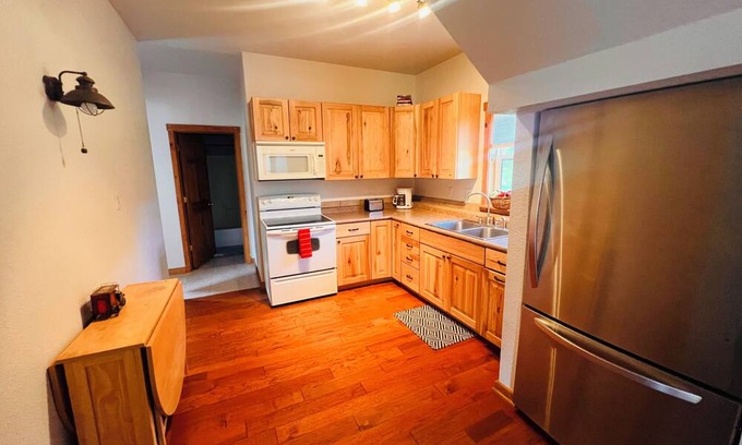 Nemo House | Charming 3-bedroom House with WiFi in Serene Nemo