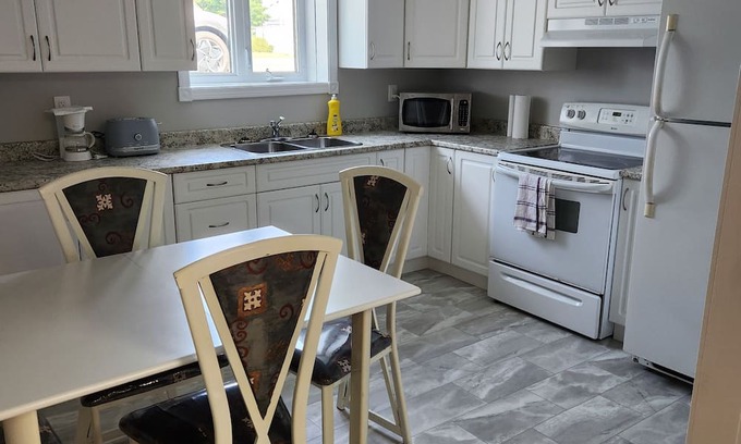 Shippagan Apartment | Appartement de la rive (bottom)