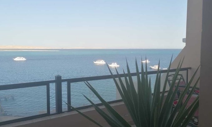 Sakkala Apartment | Exceptional Sea Views Across the Red SeanSpacious 2 bed Private Beach & Pools