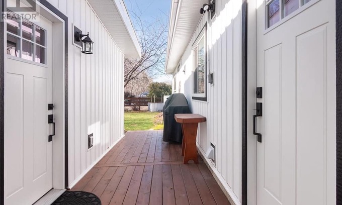 Okanagan-Similkameen House | Charming Creekside Cottage in Naramata Village