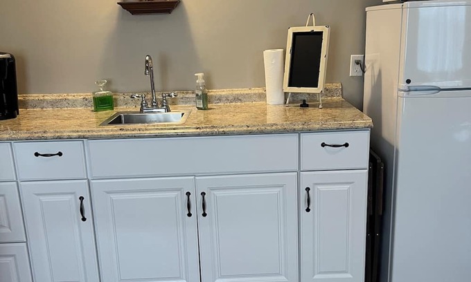 Nortonville House | Brown’s cozy bungalow with AC in charming Nortonville