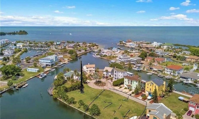 Gulf Shores Apartment | Beachy waterfront1 bedroom apartment in Hudson Fl Gulf of Mexico community
