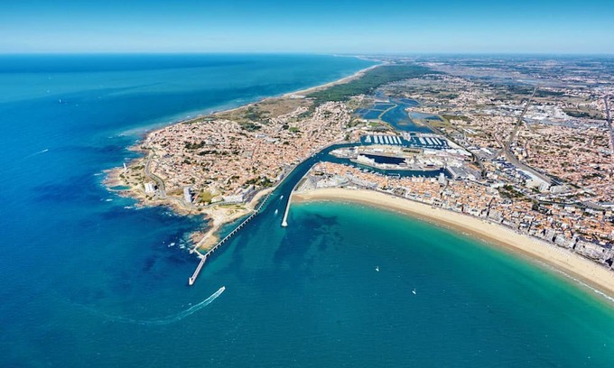 LʼIle-dʼOlonne House | Quiet house close to all amenities. 10 minutes from Les Sables d'Olonne and the beach.