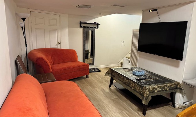 Newtonbrook House | Bright & Spacious 1BR basement - separate entrance & laundry - close to subway