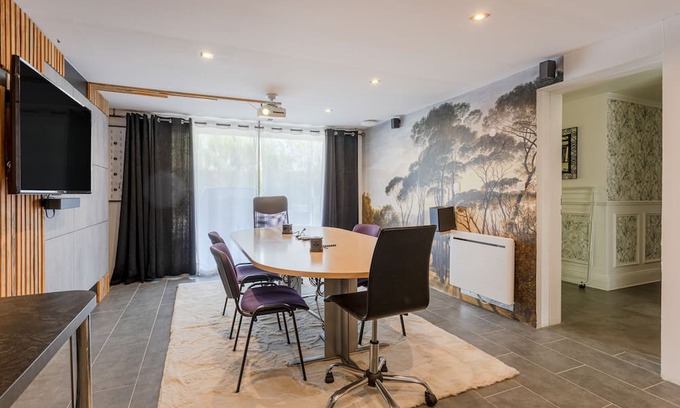 La Ferriere Apartment | Apartment 'Appt Rez-de-jardin Salle De Réunion' with Garden and Wi-Fi