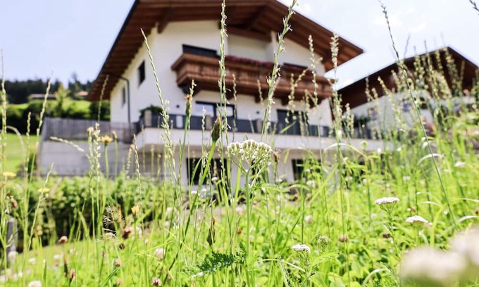 Weerberg Apartment | Apartment with terrace, 70m to the ski bus