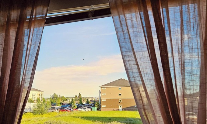 Fort St. John House | Family-size Spacious Executive Duplex