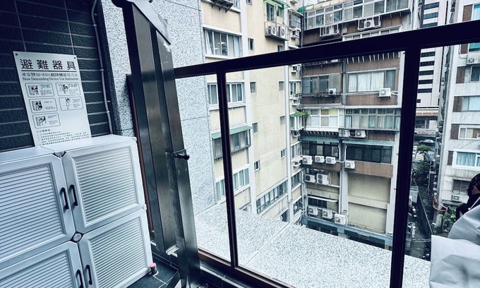 Daan Apartment | 1bd/1ba Designer Loft w/Office and Balcony｜Da'an Taipei 2-min walk to Da’an MRT