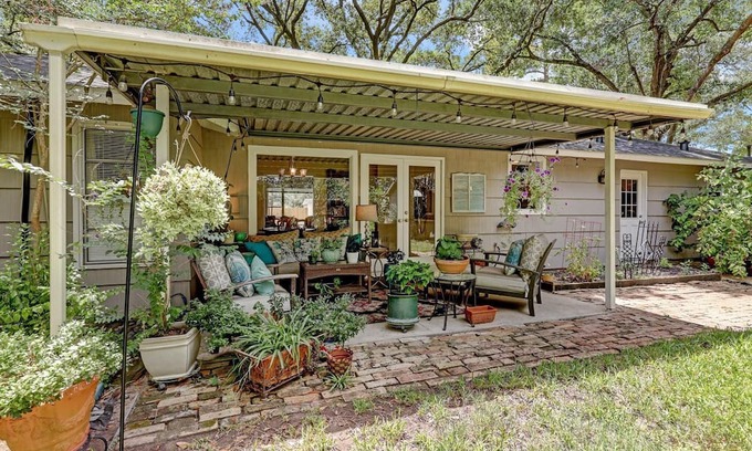 Spring Branch West House | Cozy 3-bedroom house in fabulous Spring Branch, quiet and close to town.