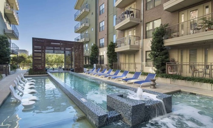 Addison Apartment | Luxury 1-bedroom apartment with fitness room, WiFi in fabulous Addison