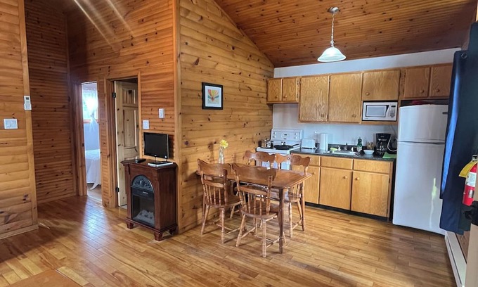 Sandringham Cabin | Adaline's Cottage at Sandringham