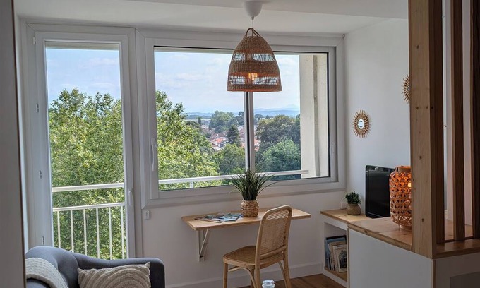 Tarbes Apartment | Luminous studio with cosy charm, quiet location near town center
