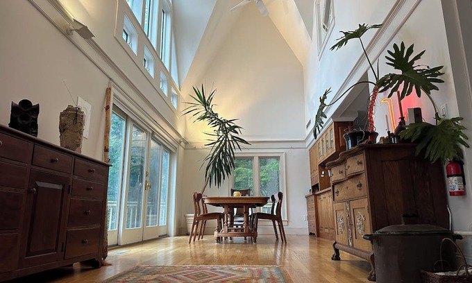 Sutton House | Waterfront Creative Retreat