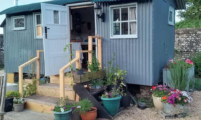 Sutton Cabin | complete chill out