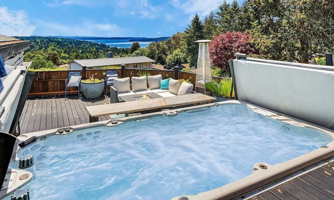 Burien House | The Rose Cliff House Water Views, Saltwater Spa, No Cleaning Fee, Lush Garden