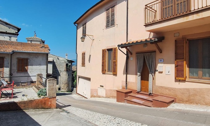 Eggi House | Casa Ausonia 5 minutes from Spoleto, Guesthouse in quiet medieval village