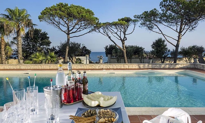 Marina di Modica Villa | Villa in Noto with 9 bedrooms sleeps 18