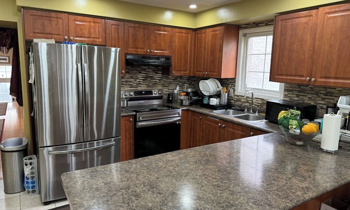 Clairlea - Birchmount House | Lavish 3 Bdrm Townhome in Great location & Self check in