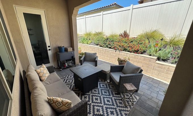 Ventura County House | Room in house with access to gym & pool, WiFi in beautiful Santa Paula