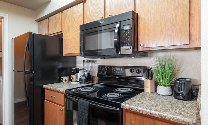 South Arlington Apartment | Charming 1-bedroom apartment with WiFi and fitness room By ATT/6Flags/TexasLive!