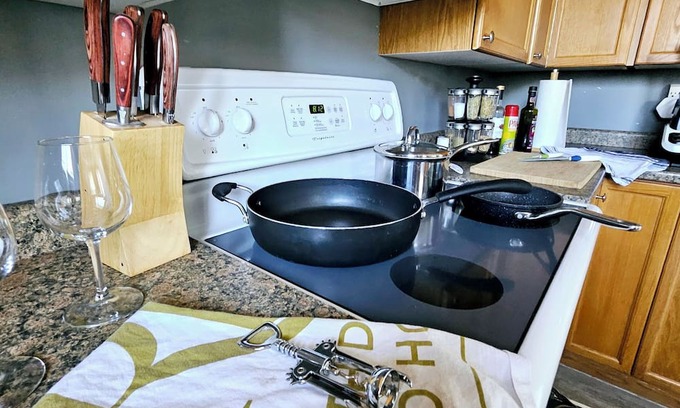 Welland Apartment | Chic, Cozy & Fully Equipped Apartment