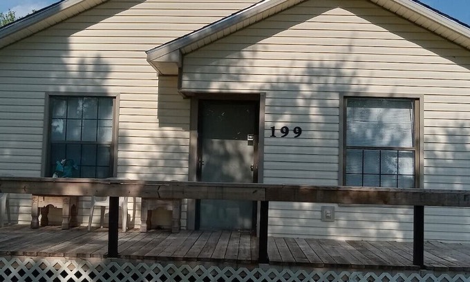 Point House | Catfish Capitol Charming 2-bdrm 1 bathroom house in peaceful East Tawakoni