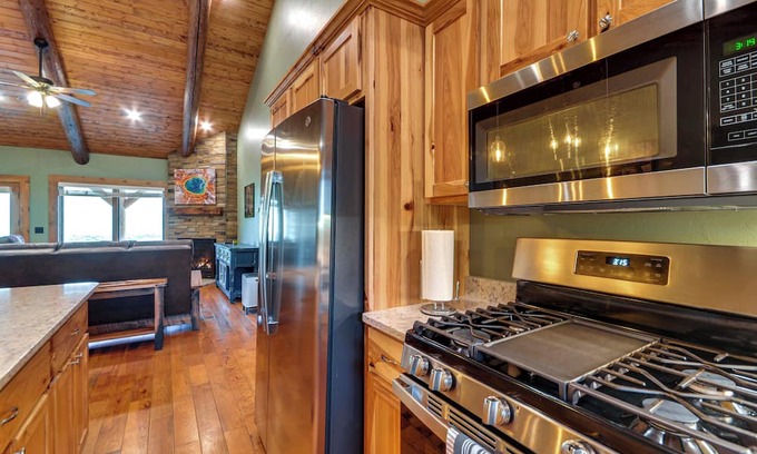 Wapiti House | Spacious Cody Townhome: Private River Access!