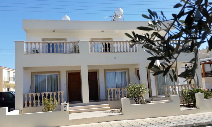 Emba Apartment | Cozy studio in delightful Chloraka - Paphos with AC, WiFi