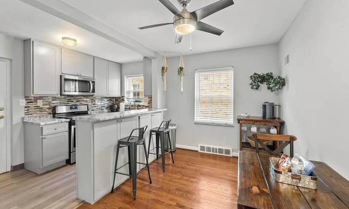 St. Louis Hills Apartment | Cozy 1bd Apartment |Free Parking