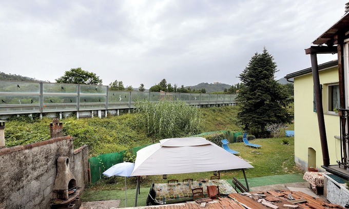 Beverino Apartment | Apartment 'La Casa Sulla Collina' with Balcony, Wi-Fi and Air Conditioning