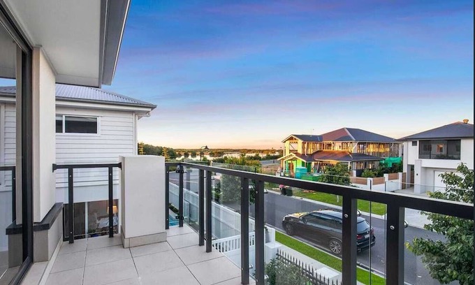Newport House | Newport Oasis - Retreat by the Water